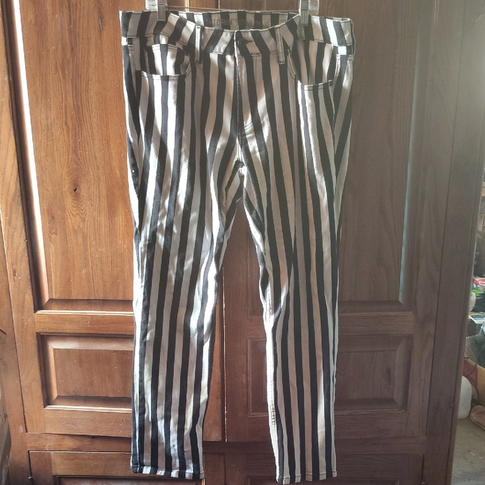 Size 38 Straight Leg Black And White Bold Stretch Jeans!